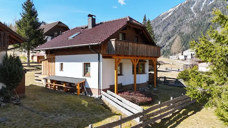 Top saniertes Wohnhaus fußläufig zu Talstation Ankogelbahn und Seebachtal mit separatem Baugrund
