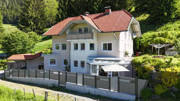 Top Zustand - Großes Landhaus mit Grünland und eigenen Trinkwasserquellen in ruhiger Panoramalage