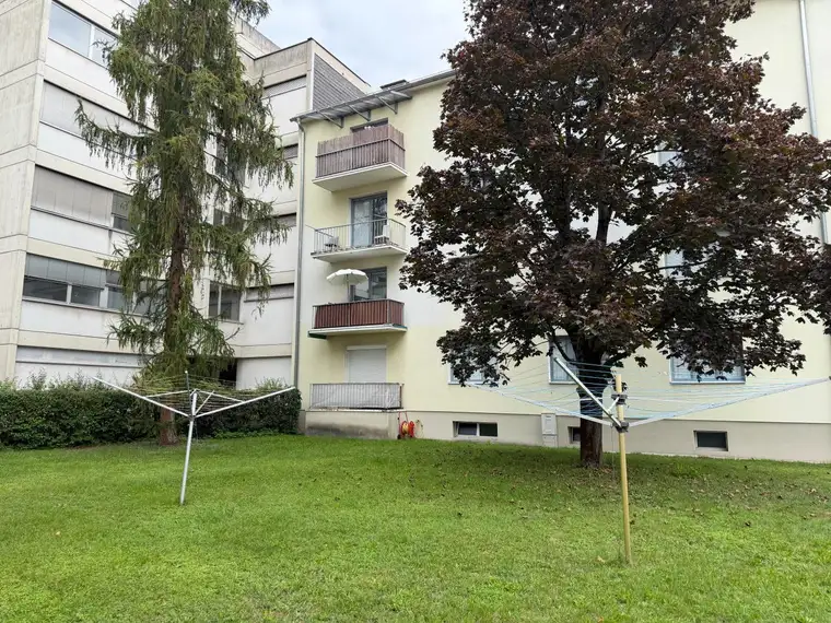 Ältere Eigentumswohnung mit Einzelgarage in guter Lage, Klagenfurt