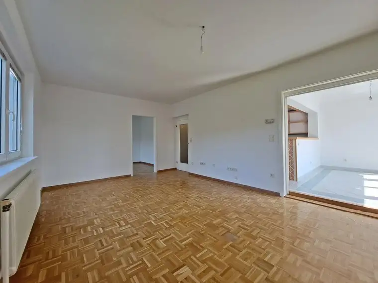 Einzigartige Top 4 1/2 Zimmer Wohnung mit Wintergarten-Speisezimmer und Loggia in Baden - Nähe Schloss Leesdorf in Grünruhelage