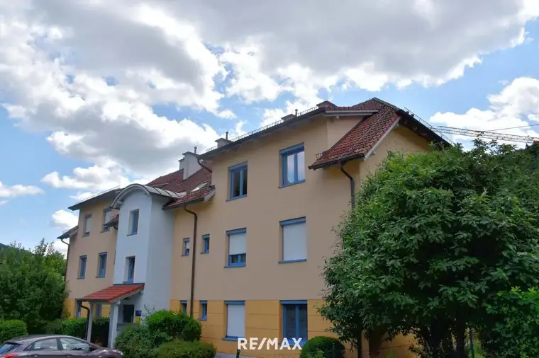 Familienfreundliche Wohnung mit Balkon