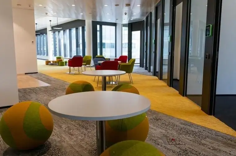 Moderne Büroflächen mit top-Ausstattung in der Airportcity in 1300 zu mieten