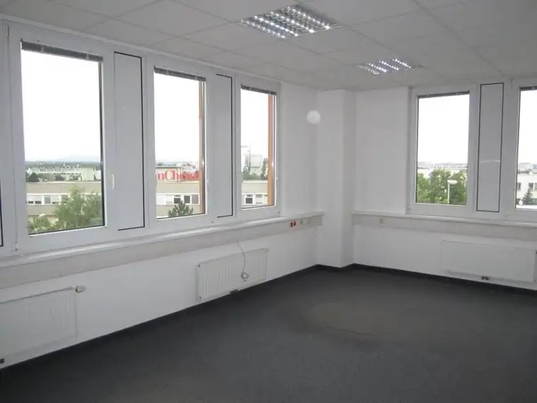 Büro- und Lagerflächen im 23. Bezirk zu mieten