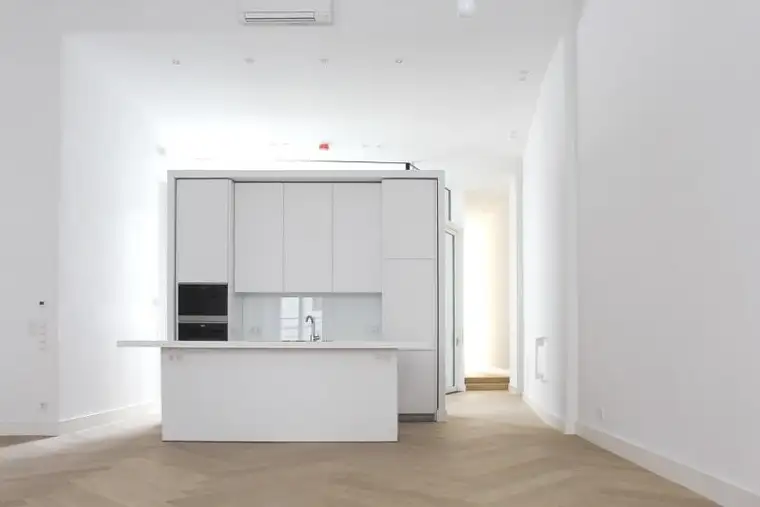 PALAIS PALAIS – Hochwertige 4-Zimmer-Altbauwohnung mit Loggia - unbefristet zu mieten in 1010 Wien