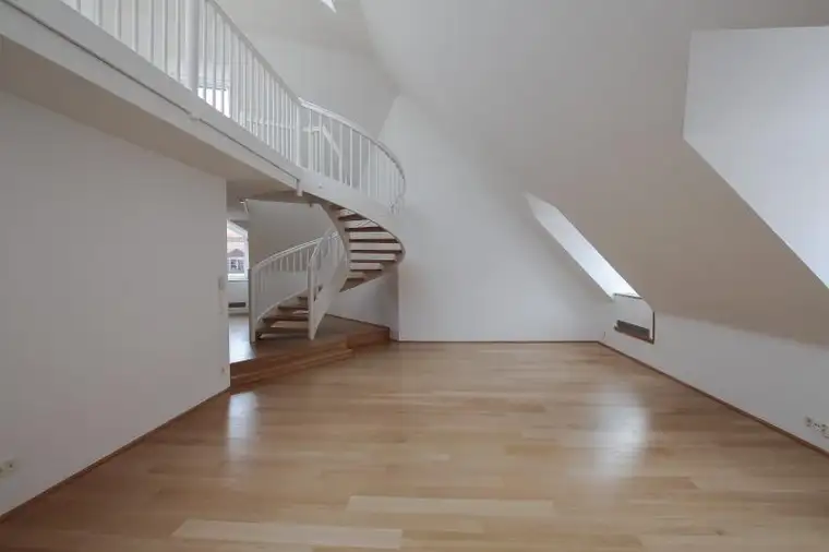 Lara Steinbacher, ÖRAG Immobilien Vermittlung GmbH