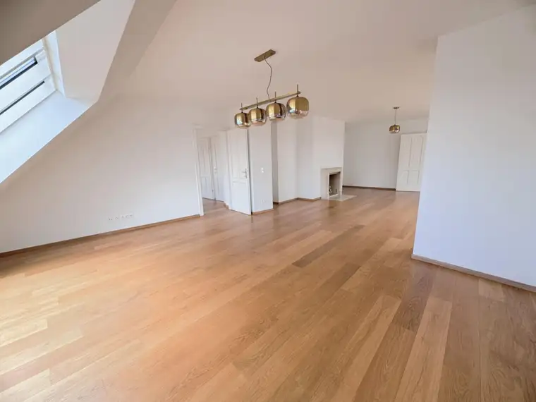 Mag. Jelena Pirker, ÖRAG Immobilien Vermittlung GmbH