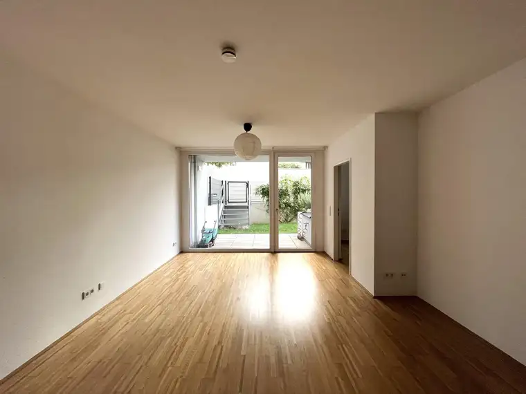 Gemütliche 2 Zimmer Wohnung mit Garten! - ein Stellplatz ist verpflichtend anzumieten