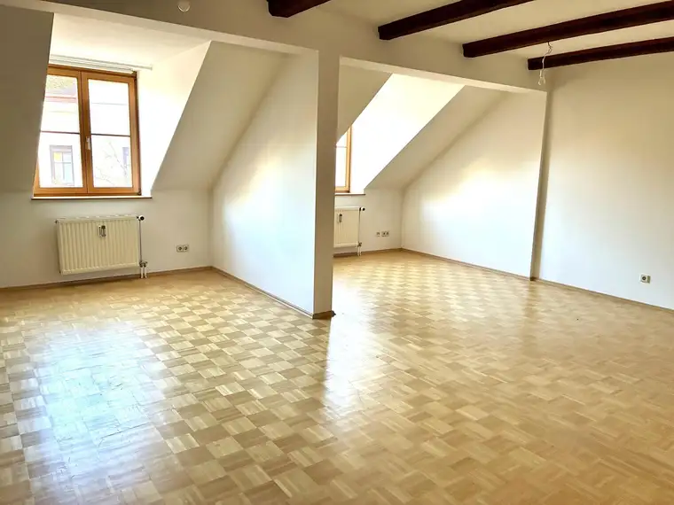 Dachgeschoss-Wohnung - Nähe der Kunst - Universität Graz in 8010 Graz, zu mieten!