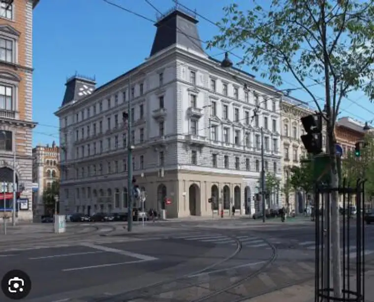 Freie Garagenplätze in der Maria Theresien Straße zu mieten