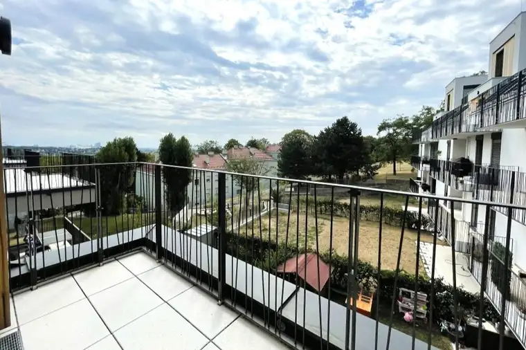 Großzügige 5-Zimmer-Dachwohnung mit Terrasse und Weitblick zu kaufen in 1130 Wien