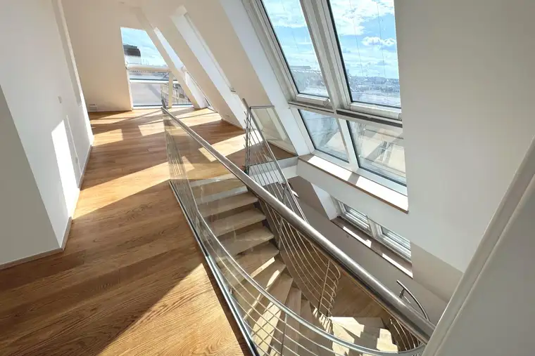 Repräsentative Lage - Generalsaniertes Penthouse im Dachgeschoß mit Terrassen - Nähe Oper und Karlsplatz - zu kaufen in 1010 Wien