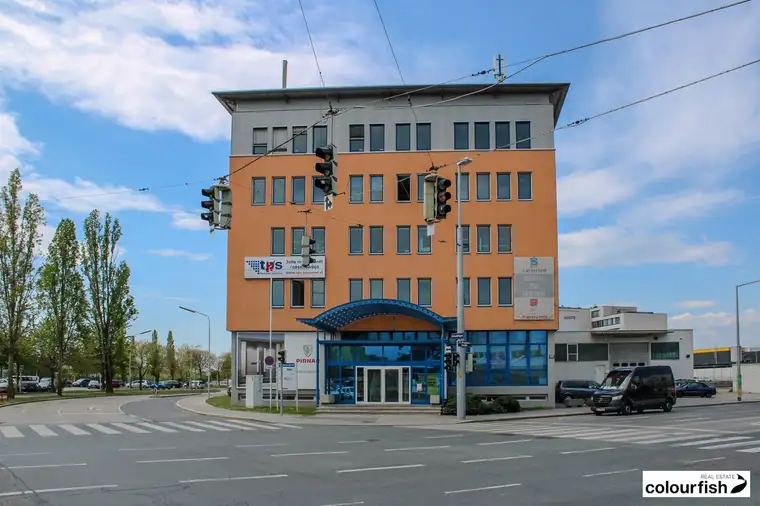 Moderne Bürofläche gegenüber U6 Station Perfektastraße
