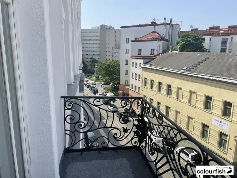 Altbaubüro mit Balkon