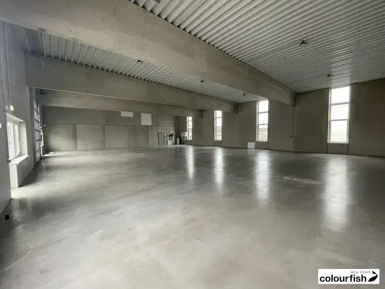 Moderne 380 m² Lager-/Produktionshallen