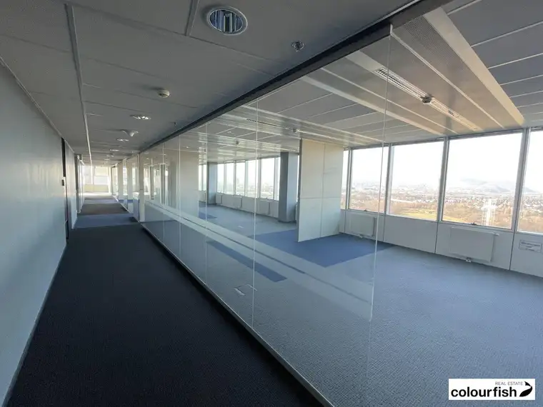 Attraktive Büroflächen im Saturn Tower mit Balkon
