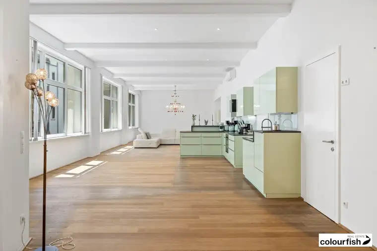 Derzeit in Sanierung befindlich: Exklusive Altbauwohnung mit Terrasse, Garagenstellplatz und Fitnessraum in ruhiger Innenhoflage mitten im 7. Bezirk - Raumhöhe 3,70m