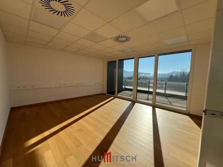 Moderne Dachgeschoss-Bürofläche