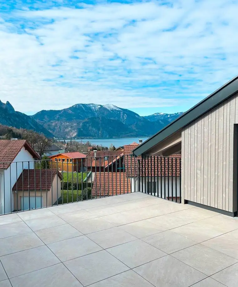 Traumhafte Dachgeschoßwohnung in Steinbach am Attersee: Erstbezug mit Balkon und Terrasse!