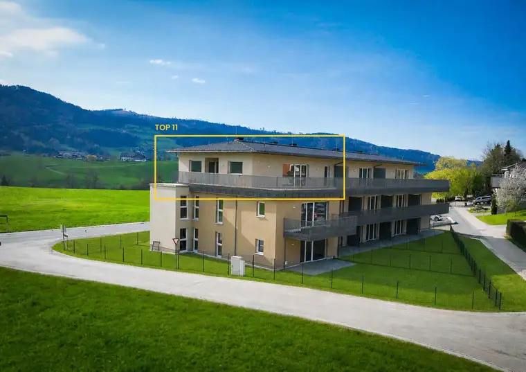 JETZT EINZIEHEN: Traumhafte Dachgeschosswohnung zwischen Irrsee und Mondsee mit XXL Terrasse