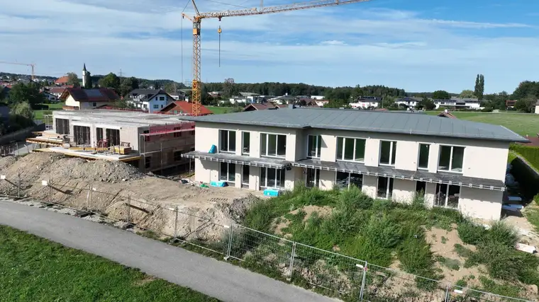 Jetzt Baustellenbesichtigung vereinbaren | 4-Zi.-Erstbezugswohnung mit Balkon - Perwang am Grabensee