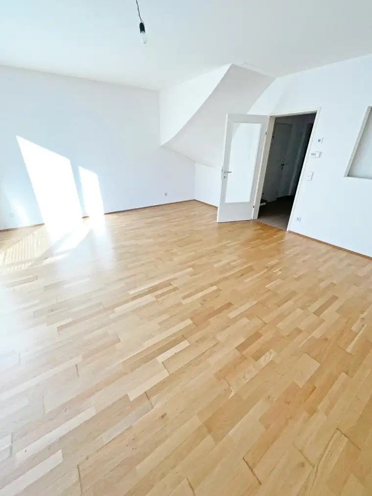 Große Maisonettewohnung mit 4 Zimmern und Balkon / Kaufoption!