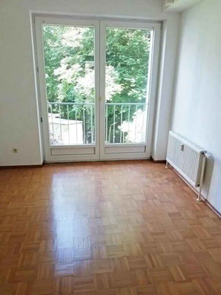 Große 3-Zimmerwohnung mit Terrasse