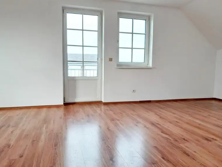 3-Zimmer-Wohnung mit Balkon, Garagenstellplatz und Kellerabteil in ruhiger Lage