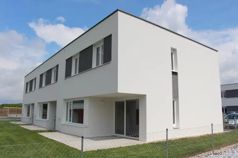 Wohnung mit Loggia und 2 Zimmern