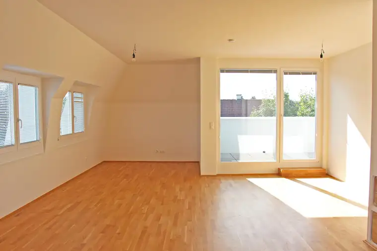 Dachgeschoss 4 Zimmer mit Terrasse - Wohnzuschuss möglich!