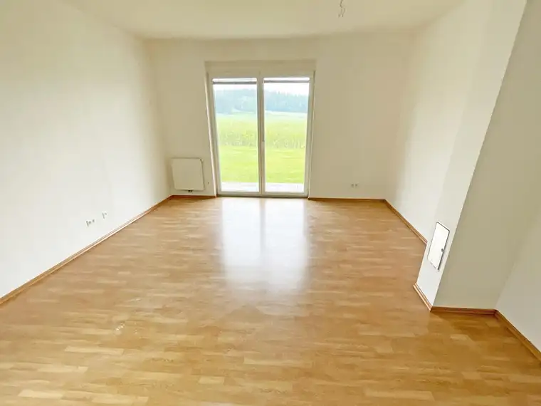 Große 3 Zimmerwohnung mit Terrasse und Blick ins Grüne
