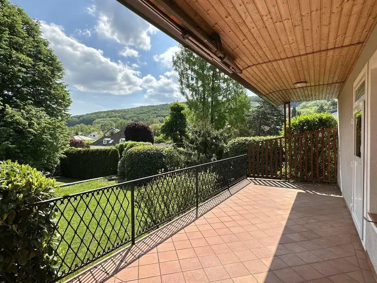 Haus mit Garten und Fernblick in absoluter Ruhelage