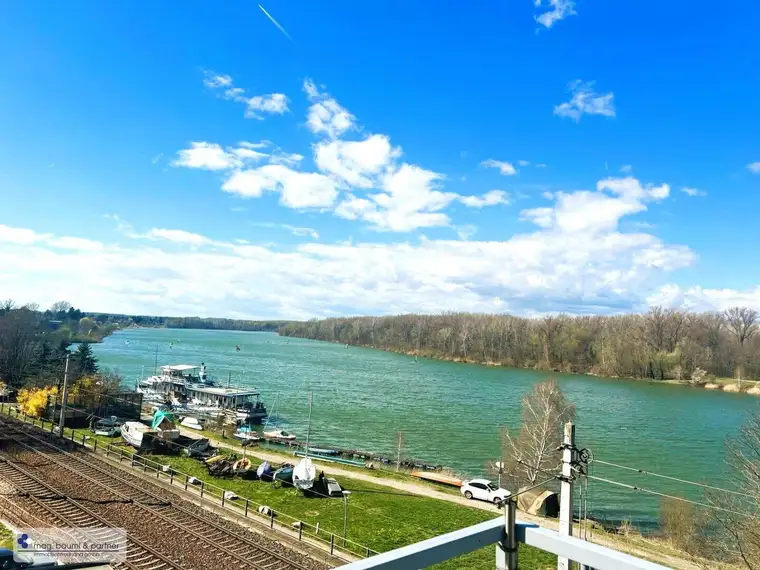 Schönes Familienhaus mit ausgezeichnetem Ausblick auf die Donau