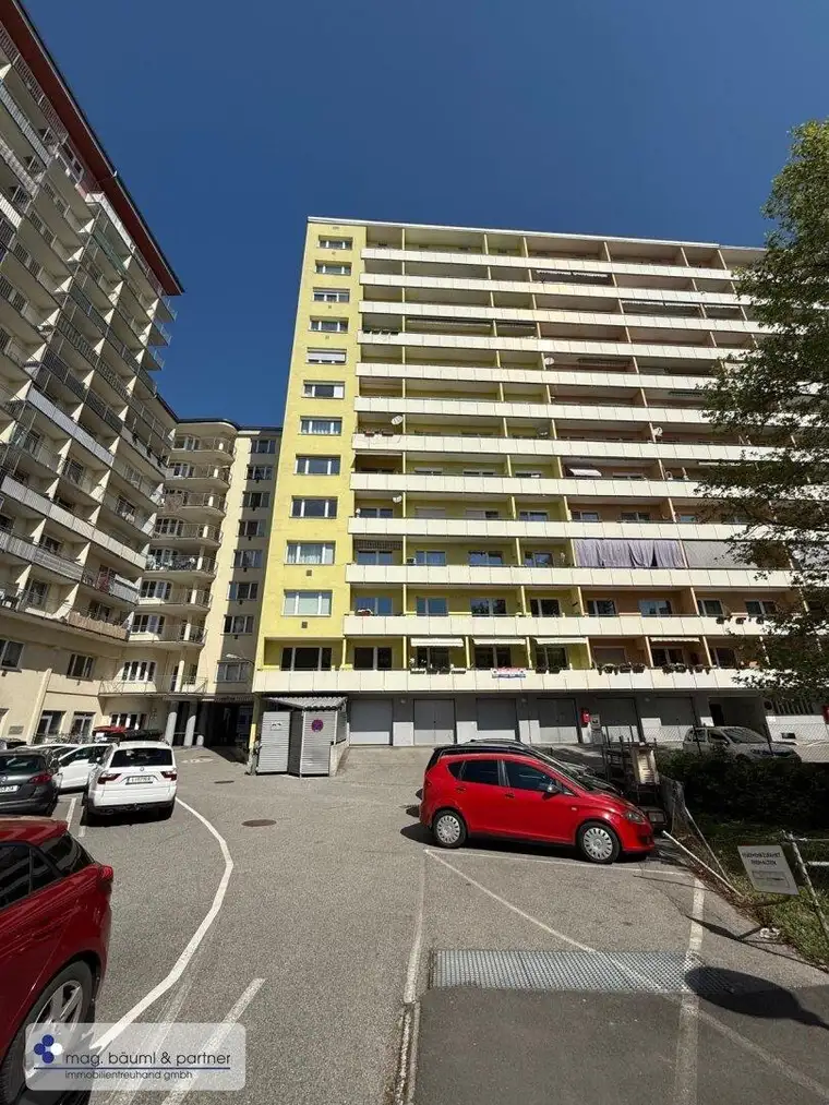 2 Zimmerwohnung in saniertem Wohnhaus perfekt gelegen mit Loggia