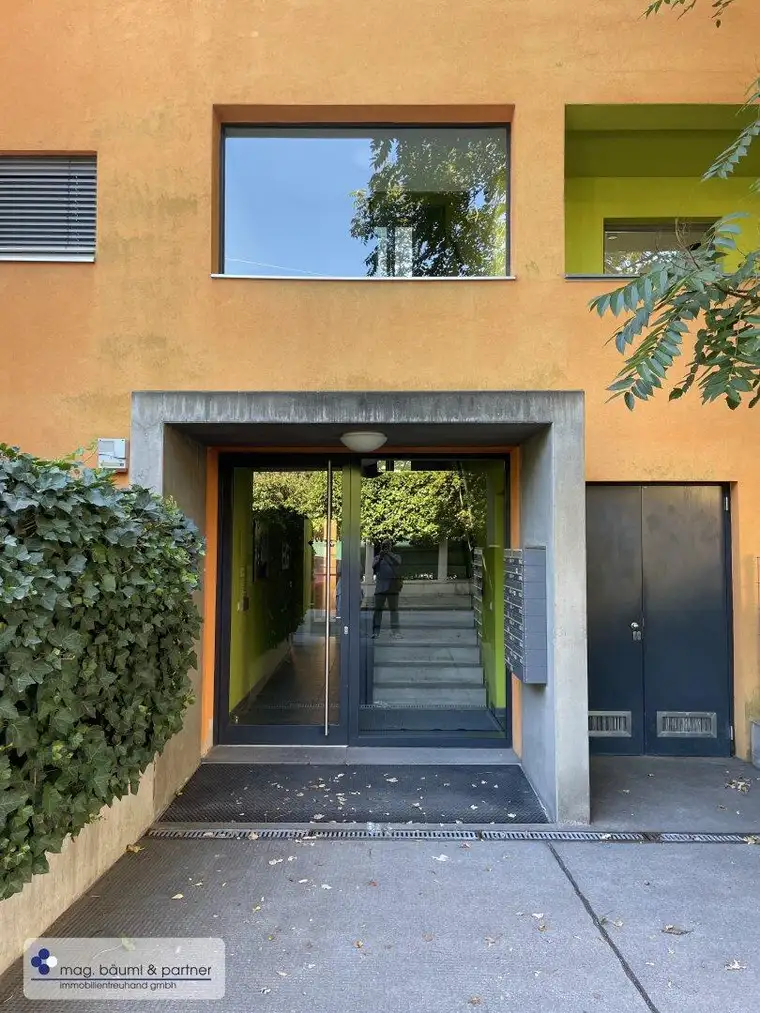 Elegante, neue 2 Zimmerwohnung mit grossartigem Balkon und Grünblick