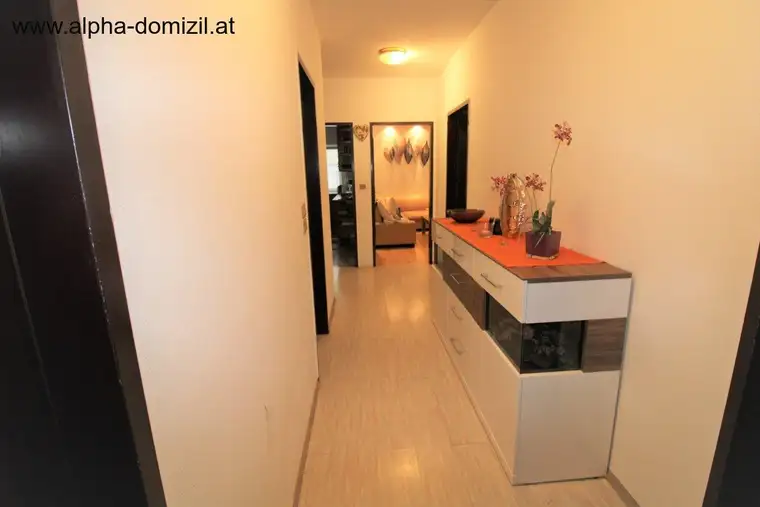  Geräumige Wohnung, Loggia, Parkplatz