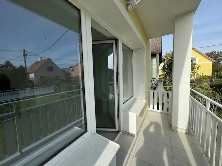 SCHÖNE 3 Zimmerwohnung 82 m² mit Balkon, Garten, Keller und Garage in Traiskirchen!