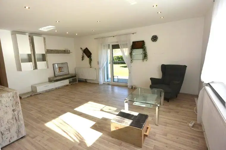 Teilrenovierter kleiner Bungalow inkl. schönen Garten mit Potenzial zur Vollendung!
