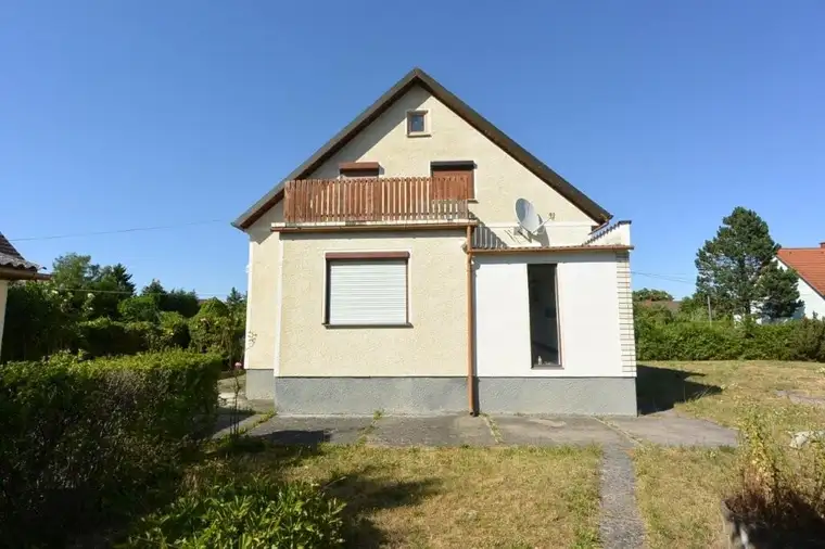 Schönes großes Grundstück mit 1030 m² inkl. sanierungsbedürftigen Einfamilienhaus!
