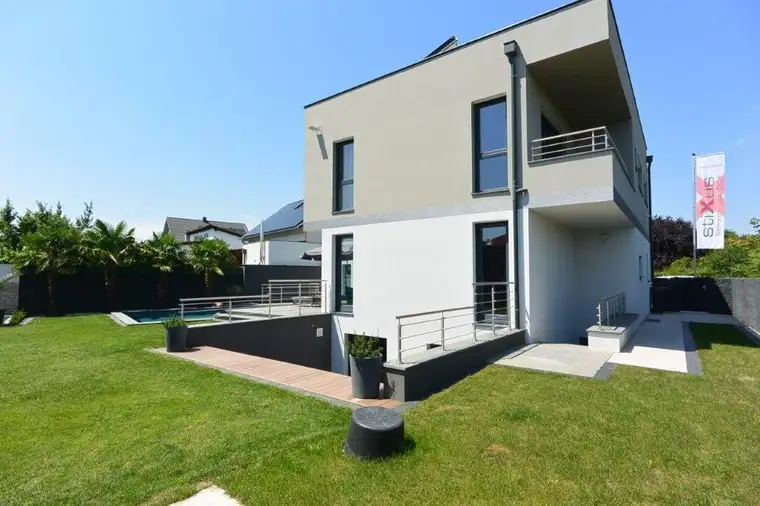 Luxusvilla mit Poolparadies und Business-Option – Exklusives Wohnen auf 350 m² im Grünen!
