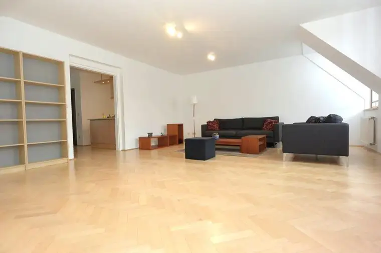 Lichtdurchflutete - LOFT-artige 3 Zimmer Dachgeschoß-Maisonette inkl. Terrasse in Währing!