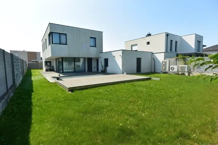 Design trifft Geborgenheit – Ihr Traumhaus mit Pool und Garten im Süden Wiens