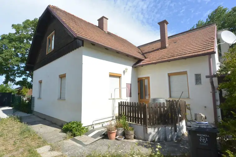 Sanierungsbedürftiges Haus mit Charakter und Potenzial!