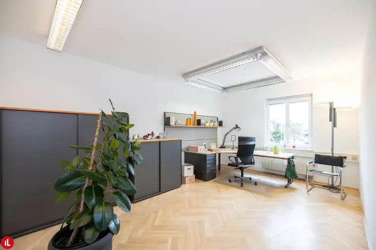 Moderne Bürofläche mit Stadtblick in zentraler Lage - Miete nur 407,00 € in Schwechat!