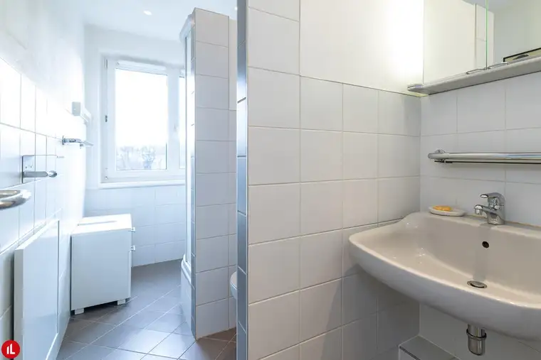 PREISHIT | 2 Zimmer Dachterrassenwohnung in Schwechat | direkt beim Einkaufszentrum | voll möbliert | EUR 179.000,-