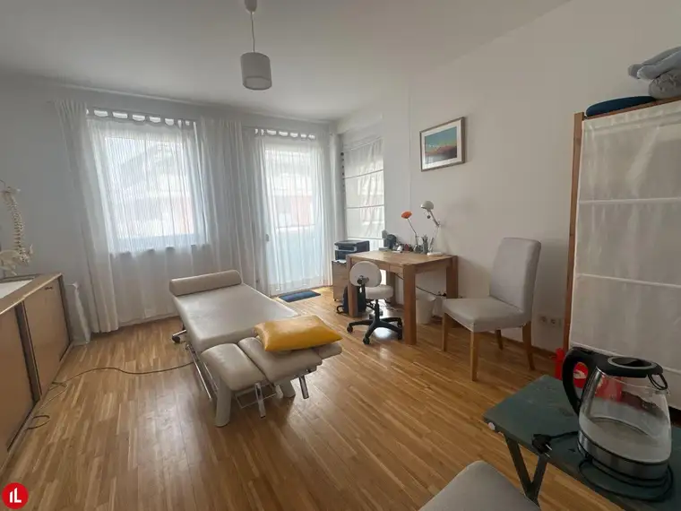 Moderne Praxisfläche in Schwechat – 2 Behandlungsräume &amp; Wartebereich