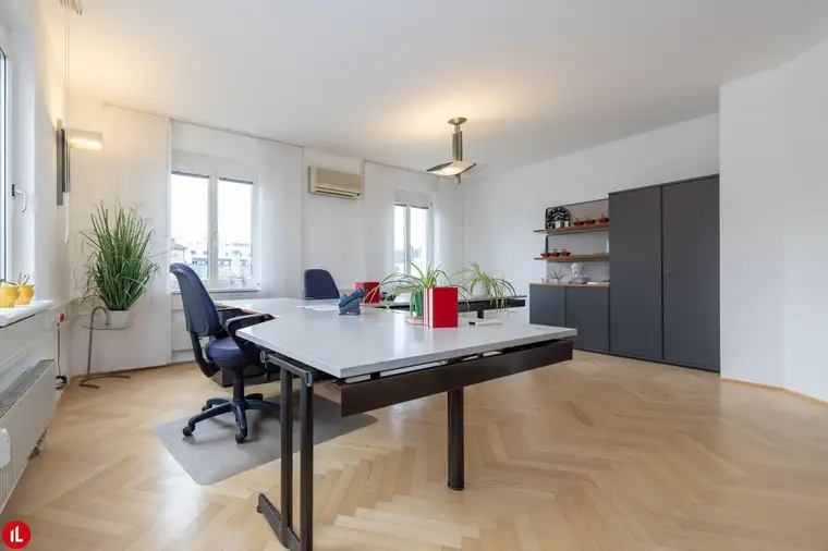 Moderne Bürofläche mit Stadtblick im Zentrum von Schwechat