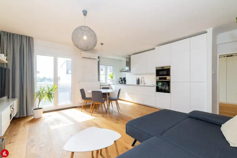 Modernisierte 2-Zimmer-Wohnung mit zwei Loggien | Klimaanlage | gepflegter Zustand