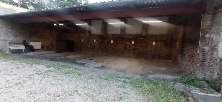 Garagenplatz für große PKWs zu vermieten!
