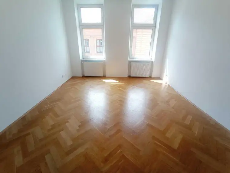 Charmante Stilaltbauwohnung - hier wohnen Sie zentral und komfortabeln !