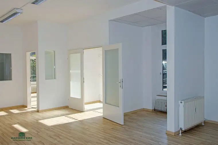 BARRIEREFREI - Großzügige helle Bürofläche/Atelier in zentraler Salzburger Stadtlage und Pkw-Tiefgaragenstellplätze
